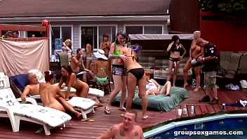 Fottuta festa in piscina selvaggia
