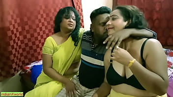 インドのベンガル人の少年が2人の熟女bhabhiとセックスするのが怖くなっています!!最高のエロ三人組セックス