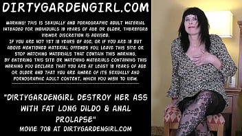 Dirtygardengirlは太った長いディルドと肛門脱出で彼女のお尻を破壊します