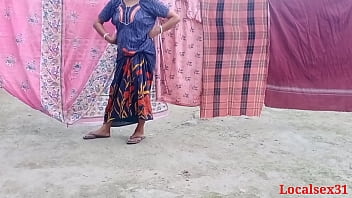 ベンガルのデジ村の妻と彼女のボーイフレンドのDogystyleは屋外でファックします（Localsex31による公式ビデオ）
