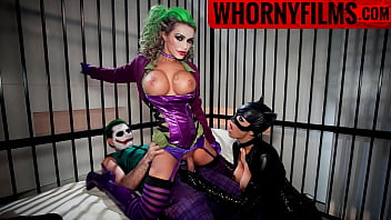 Kinky parodia cosplay scopa due troie cattive condividono un cazzo - WHORNYFILMS.COM