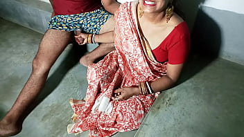 Cunhada ensinou cunhado a dançar na lua de mel antes do casamento! pornô pornô em hindi