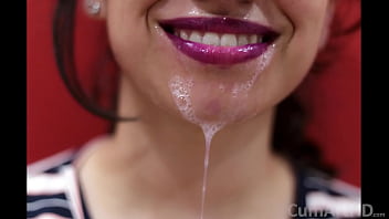 Слайд-шоу фото № 2 - Фиолетовые губы - Одетые женщины, раздетый мужчина: Сперма капает и кончает на одежду!