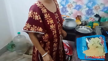 Дези деревенская бхаби занимается сексом на кухне с мужем (официальное видео от localsex31)