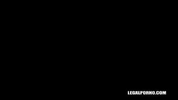 リンダ・ブルーガル & レベッカ・シャロン - フィスティング ゲームをプレイする汚い雌犬パート 1 IV141