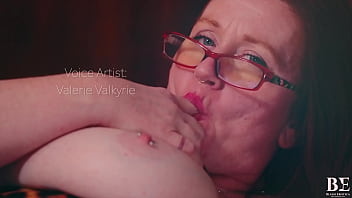 Промо сексуальная горячая бабуля мастурбирует с Avalon Drake Blush Erotica