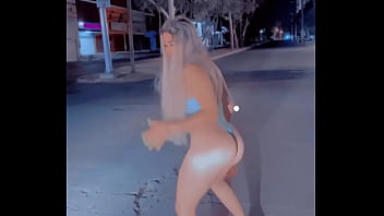 Mamacita offering her ass in the street