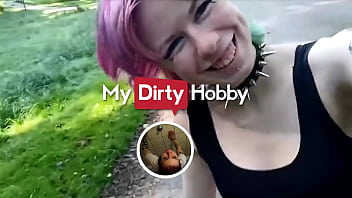 (ElliYoung) se fait baiser sa chatte serrée et juteuse sur un banc dans un parc - My Dirty Hobby