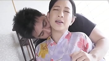 Asian MiLF se fait baiser dans le cul pour la première fois Uncensored