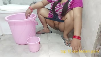 Desi Indische Tante Public Pissing Video Compilation im Freien
