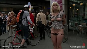 Big Butt Blonde anal in der Öffentlichkeit gefickt