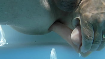 Deep anal ride in the pool