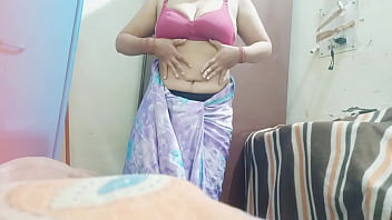 Sangeeta é gostosa e quer fazer sexo com conversa suja em télugo