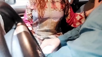 Indian Milky Boobs Fucked In Car par son ex petit ami avec un son clair en hindi