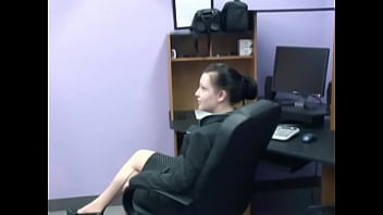 Secretary Angelica eats Veronica's pussy during her lunch break in the office