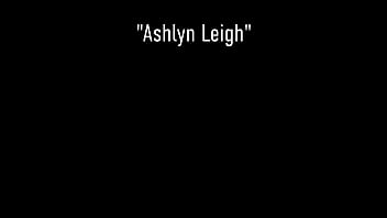 Худенькую студентку Ashlyn Leigh шпилят сморщенной задницей, зияют и трахают языком!