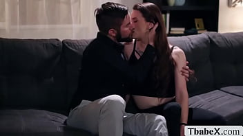 Die hübsche transsexuelle Jenna Creed lutscht und analsex, ein heterosexueller Typ