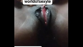 Ebony Sexy Le Makes Her Pussy Squeeze And Fart