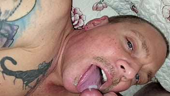 A friend fills my mouth with cum