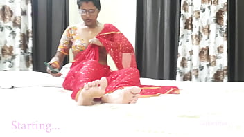 Indian Bhabi in Red Saree - La matrigna calda della migliore amica scopata da me - Video di sesso indiano hindi