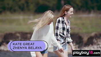 Die rothaarige russische Lesbe Kate Great streichelt ihre blonde Freundin Zhenya Belaya