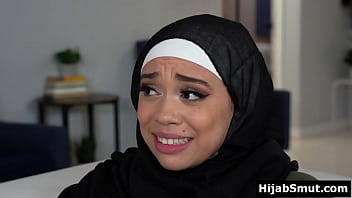 Sexo por primera vez para el hermanastro y la hermanastra musulmanes