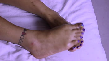 Sexy thick black girl make him cum all over her feet thick ebony foot job