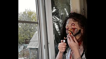 vrouw rookt sigaret make-up zombie