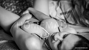 MarVal - Dieses stillende Mädchen mit großen schlaffen Titten ist perfekt, besonders mit einem Creampie in der Muschi. Loreen Red & Vali Savage