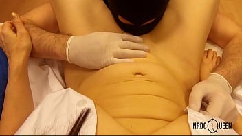 Infirmière doigté avec des gants en latex et léché à l'orgasme POV