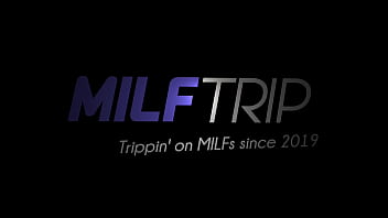 MilfTrip スキニー MILF Lexi Foxy は、かわいい顔全体に精液が大好き