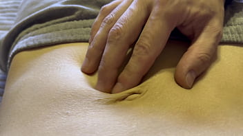Belly Button e Belly Fetish 3 - Massaggio della pancia