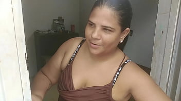 Questa bella venezuelana ha fatto un bel pompino al padrone di casa e una deliziosa scopata