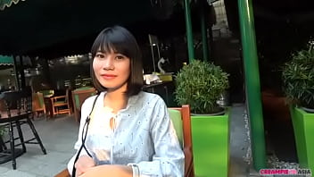 Привлекательная тайская девушка хочет, чтобы ее трахнули без презерватива