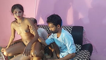 Trío amateur Desi chica del pueblo teniendo sexo con dos novios, Hanif pk y Sumona y Manik