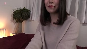 Shocking! Natural adulterous single mom! 23 year old mom is covered in oil and completely ascended! I want to cum and if I'm being hit by an electric horn, I'll cum for the rest of my life. Miho Aikawa