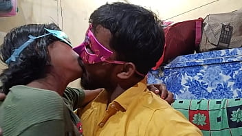 Pareja india casada teniendo sexo en la noche de año nuevo en estilo casero completo desi en hindi sucio