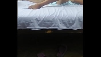 Une fille sri-lankaise a baisé sa nuit de garçon dans sa chambre