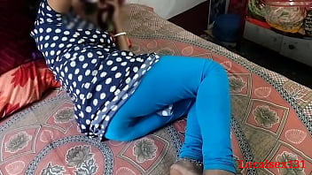 Деревенская мама делит свою киску в комнате (официальное видео от localsex31)