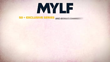 セクシーな赤いランジェリーの巨乳爆弾キラ クイーンは若い見知らぬ人に乱暴に犯される - Mylf