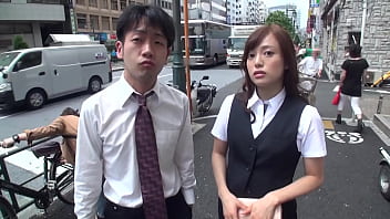 We interviewed male and female office workers during their lunch break. Yosuke (28) works as a sales representative for a real estate-related company, and Hina (25) is a sales clerk.