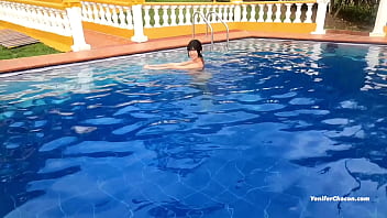Yenifer Chacon deepthroat en la piscina con gran verga colombiana Daniclarkoficial