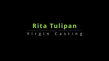 Muy linda virgen nena Rita Tulipan primera vez desnuda