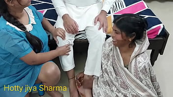 Madrastra le enseña a su hijastro cómo usar el coño de su hermanastra