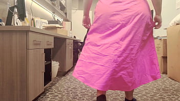 Huge Ass Sissy twerks in pink Dress