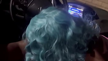 Girl gets her mouth fucked in the car