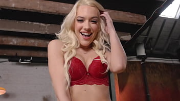 VR Conk Ella Reese в роли сексуальной Cammy из саги Street Fighter XXX Parody VR Porn