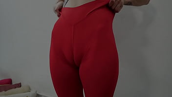 Huge Cameltoe Big Wide Pear Ass Babe Stretching in Tight Leggings