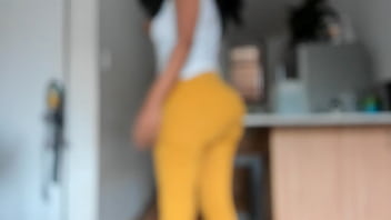 Big booty in leggings teaser, non-nude