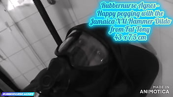 Rubbernurse Agnes - Vestido y máscara de enfermera roja de la clínica - Pegging con el martillo Jamaica XXL hasta correrse